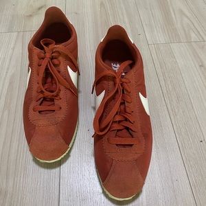 Women’s size 10 Nike sneakers.